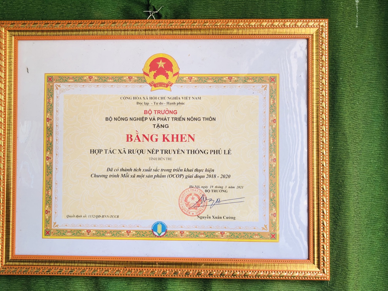 Bằng khen HTX Rượu nếp Truyền thống Phú Lễ